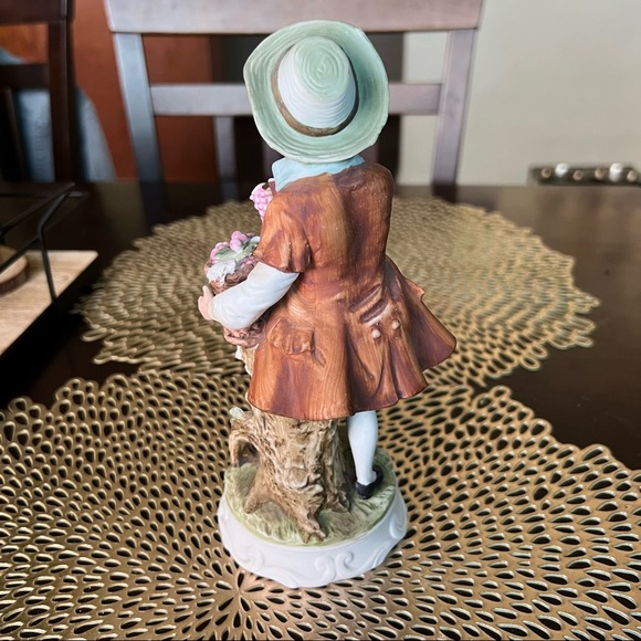 Napcoware Classic Gallery #8567 Porcelain Figurine: Grape Picker - Picture 4 of 10